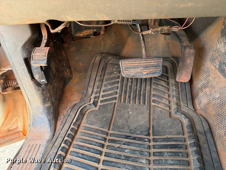 image for item EW8892 2010 Chevrolet Silverado 2500HD utility bed pickup truck