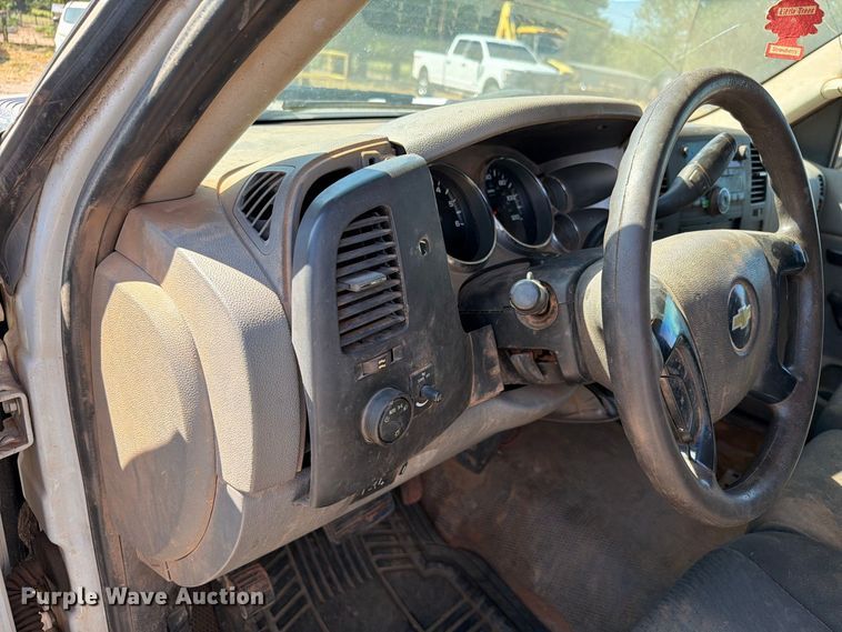 image for item EW8892 2010 Chevrolet Silverado 2500HD utility bed pickup truck