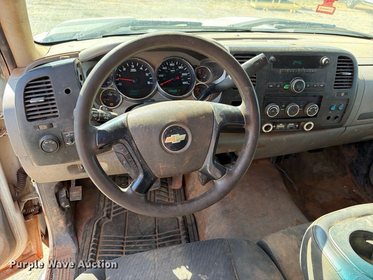 image for item EW8892 2010 Chevrolet Silverado 2500HD utility bed pickup truck