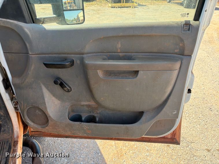 image for item EW8892 2010 Chevrolet Silverado 2500HD utility bed pickup truck