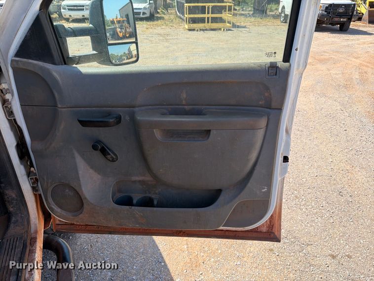 image for item EW8892 2010 Chevrolet Silverado 2500HD utility bed pickup truck