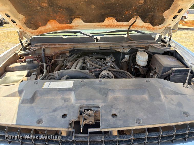 image for item EW8892 2010 Chevrolet Silverado 2500HD utility bed pickup truck