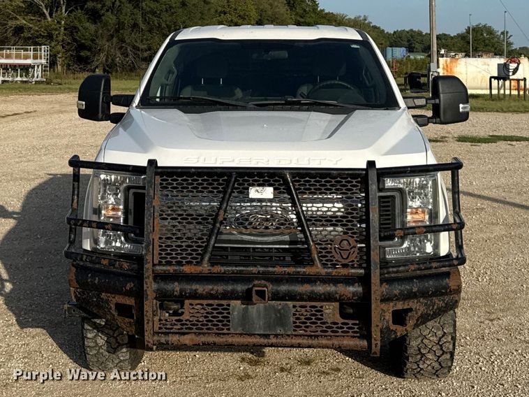 image for item EX2230 2019 Ford F250 Super Duty Crew Cab flatbed pickup truck