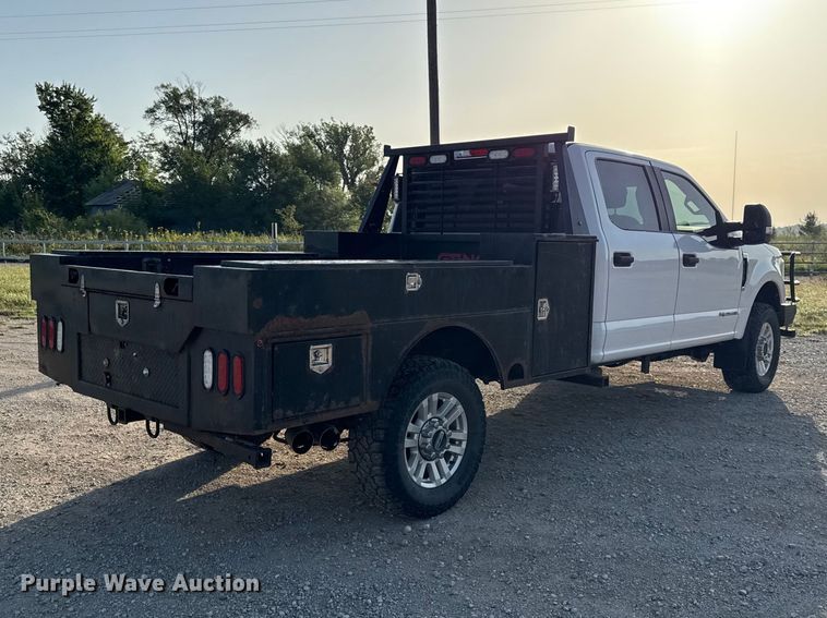 image for item EX2230 2019 Ford F250 Super Duty Crew Cab flatbed pickup truck
