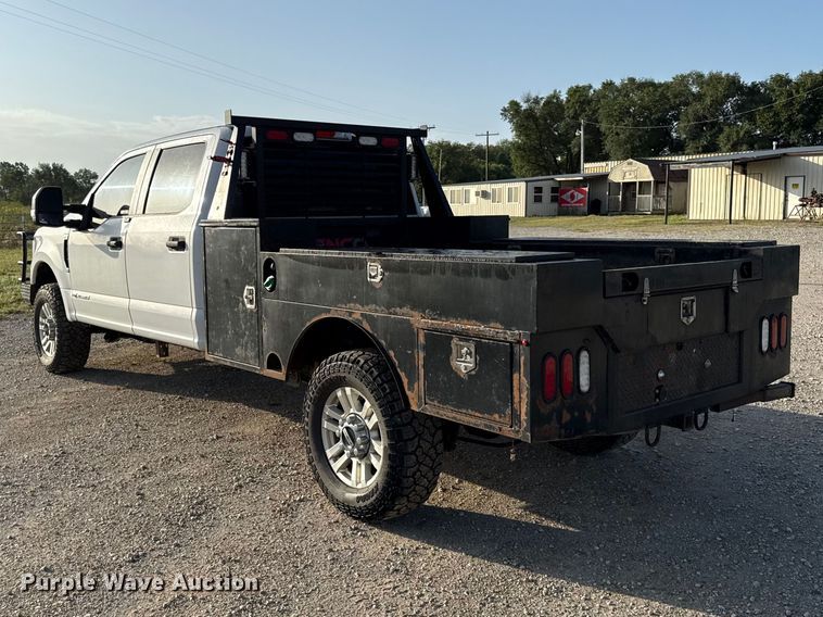image for item EX2230 2019 Ford F250 Super Duty Crew Cab flatbed pickup truck