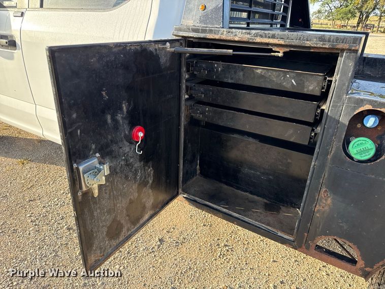image for item EX2230 2019 Ford F250 Super Duty Crew Cab flatbed pickup truck