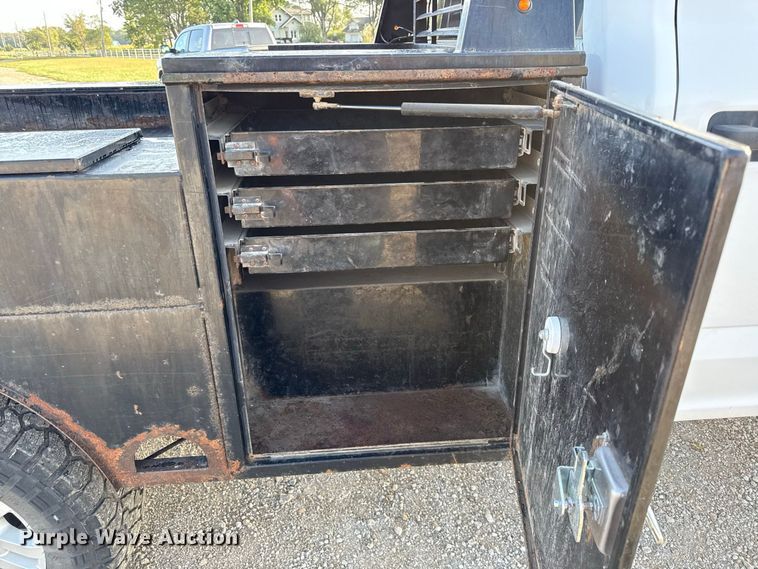 image for item EX2230 2019 Ford F250 Super Duty Crew Cab flatbed pickup truck