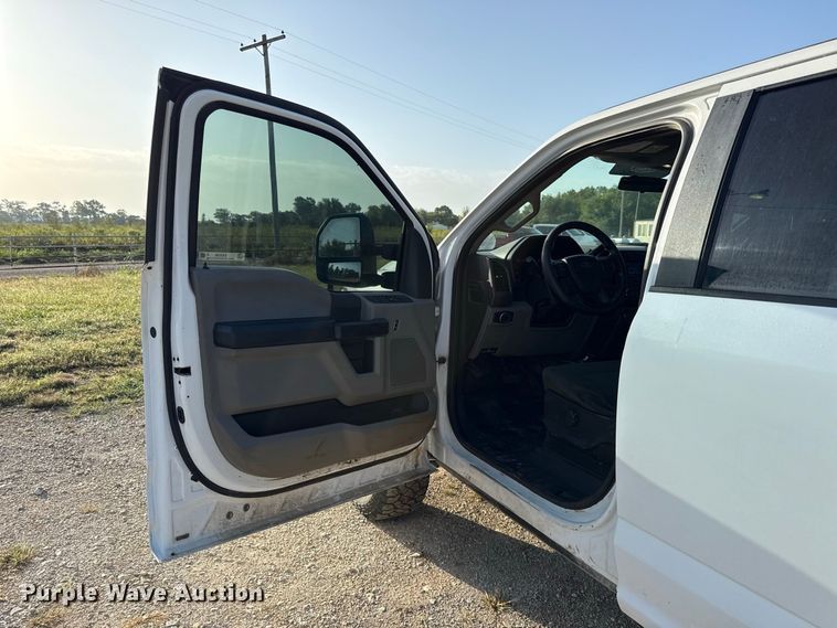 image for item EX2230 2019 Ford F250 Super Duty Crew Cab flatbed pickup truck