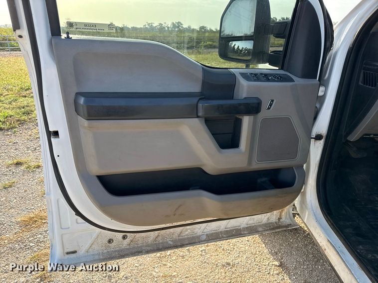 image for item EX2230 2019 Ford F250 Super Duty Crew Cab flatbed pickup truck