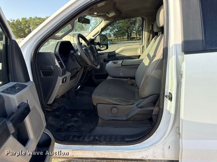 image for item EX2230 2019 Ford F250 Super Duty Crew Cab flatbed pickup truck