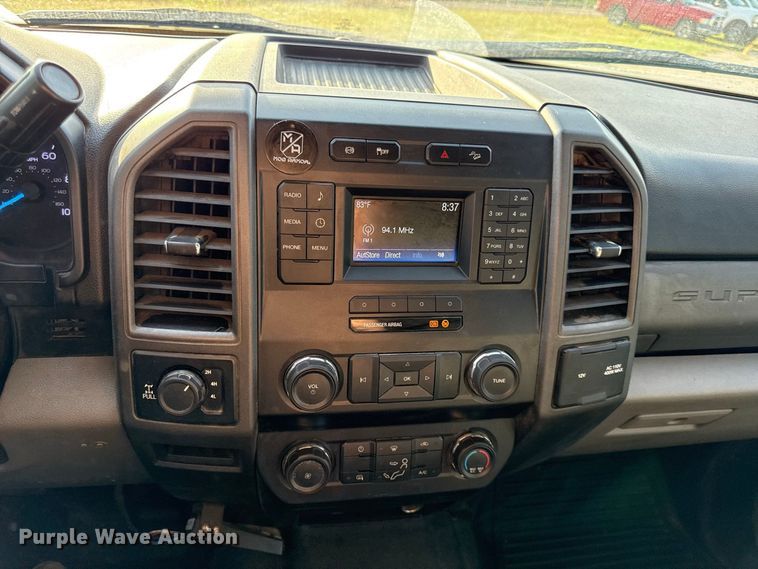 image for item EX2230 2019 Ford F250 Super Duty Crew Cab flatbed pickup truck