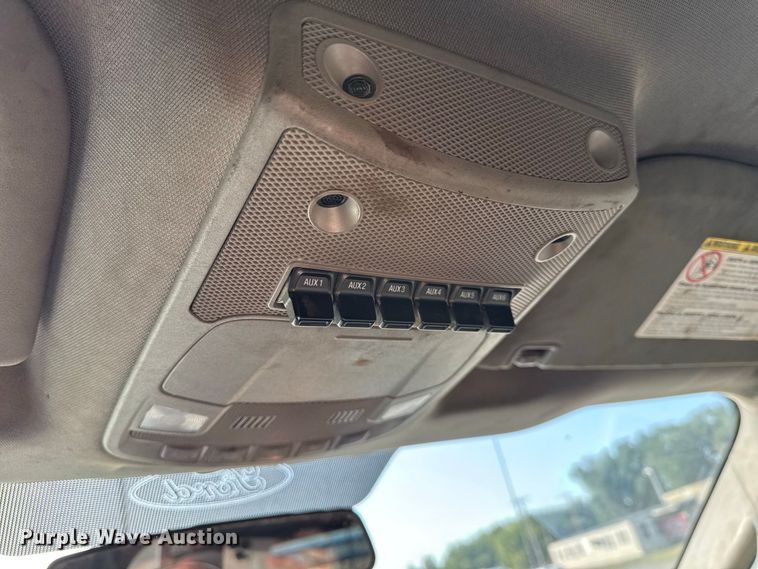 image for item EX2230 2019 Ford F250 Super Duty Crew Cab flatbed pickup truck
