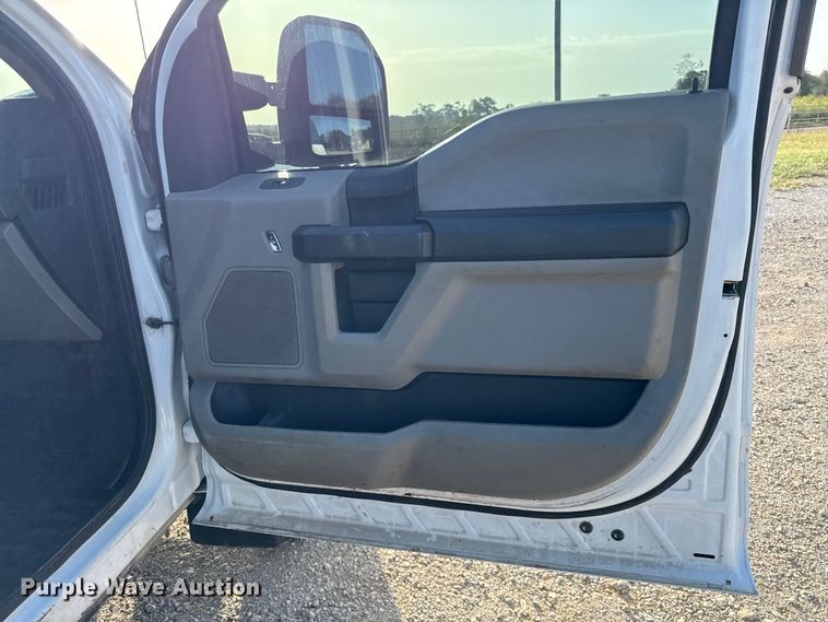 image for item EX2230 2019 Ford F250 Super Duty Crew Cab flatbed pickup truck