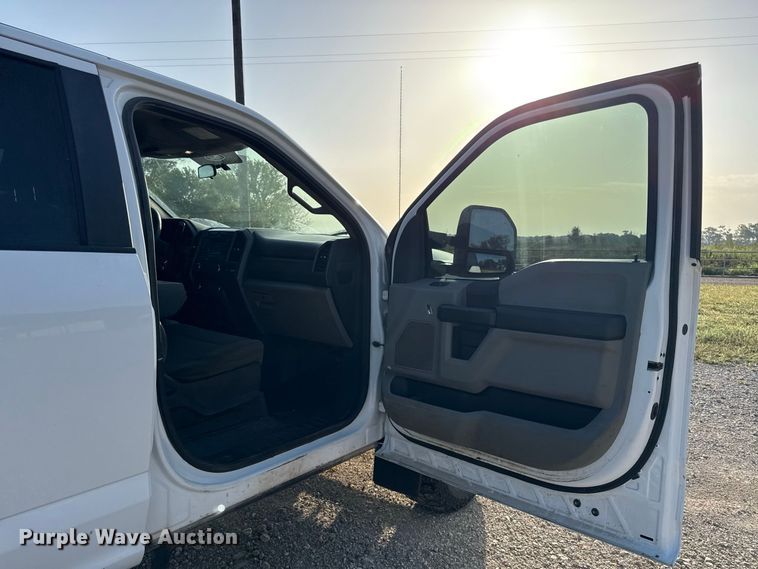 image for item EX2230 2019 Ford F250 Super Duty Crew Cab flatbed pickup truck