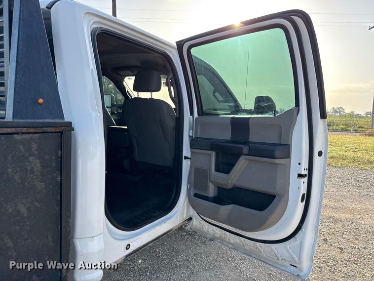 image for item EX2230 2019 Ford F250 Super Duty Crew Cab flatbed pickup truck