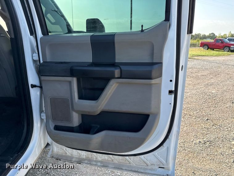image for item EX2230 2019 Ford F250 Super Duty Crew Cab flatbed pickup truck