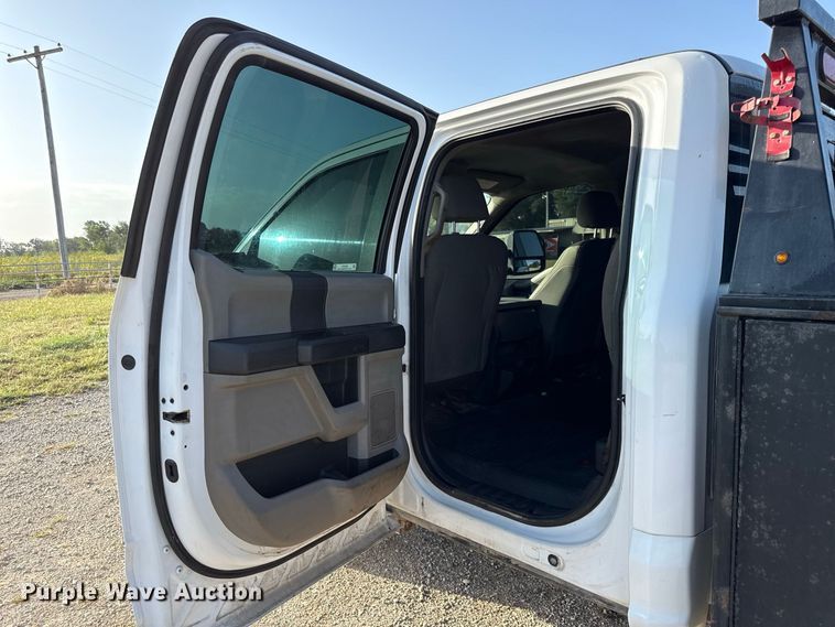 image for item EX2230 2019 Ford F250 Super Duty Crew Cab flatbed pickup truck