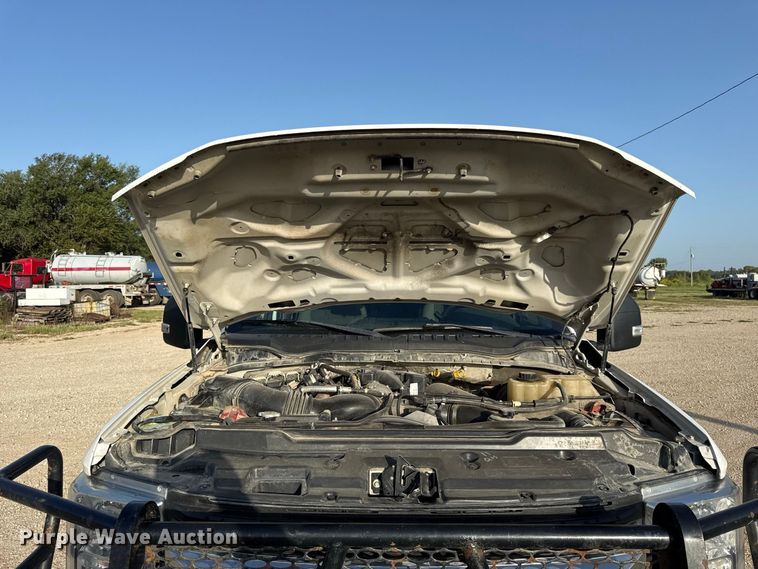image for item EX2230 2019 Ford F250 Super Duty Crew Cab flatbed pickup truck