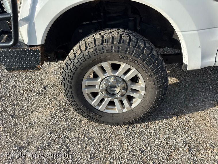 image for item EX2230 2019 Ford F250 Super Duty Crew Cab flatbed pickup truck