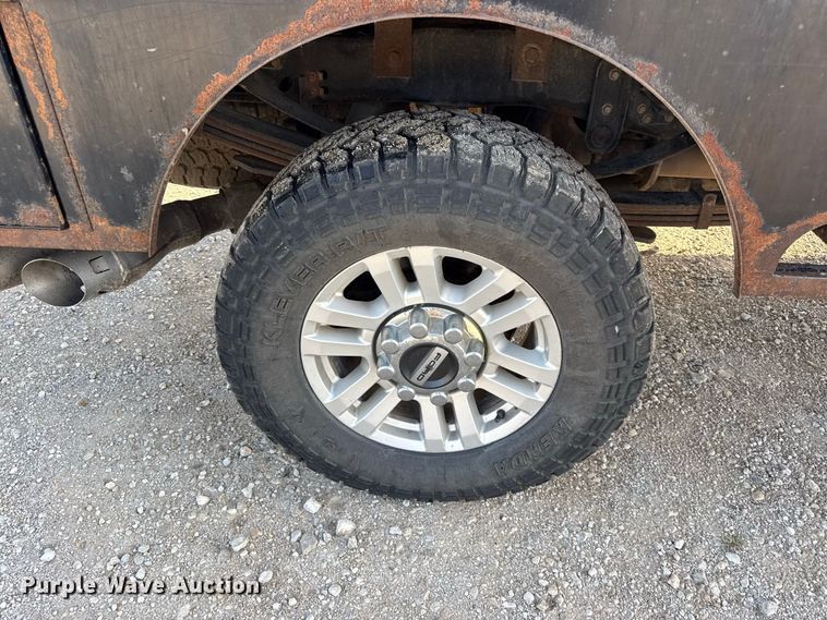 image for item EX2230 2019 Ford F250 Super Duty Crew Cab flatbed pickup truck