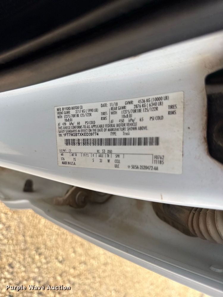 image for item EX2230 2019 Ford F250 Super Duty Crew Cab flatbed pickup truck
