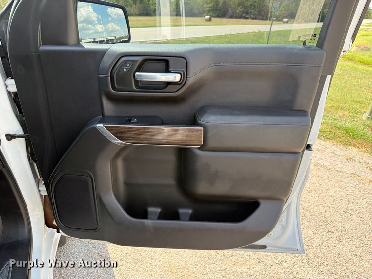 image for item EX2603 2020 Chevrolet Silverado 1500 Crew Cab pickup truck