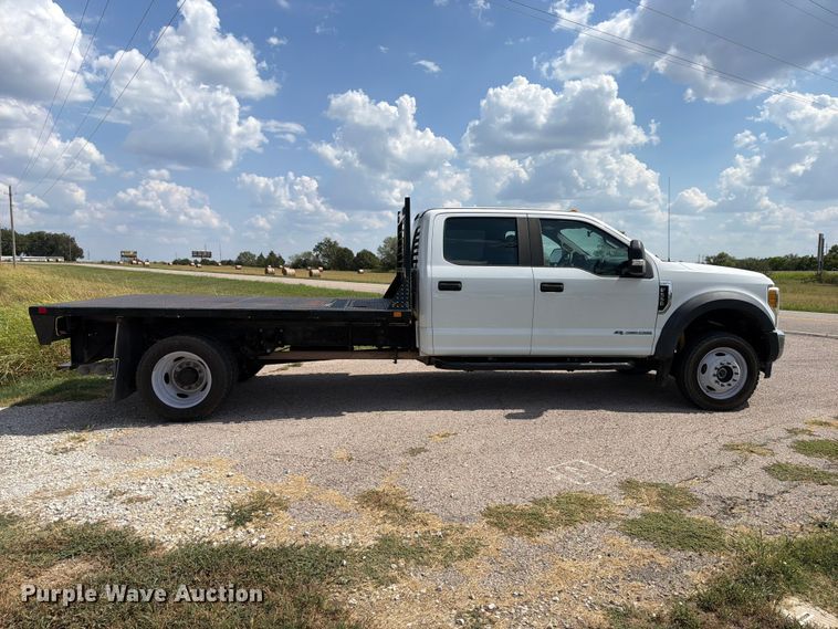 image for item EX2604 2017 Ford F550 Super Duty Crew Cab flatbed truck
