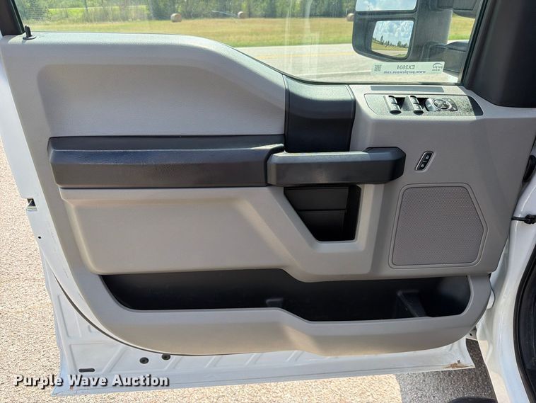 image for item EX2604 2017 Ford F550 Super Duty Crew Cab flatbed truck