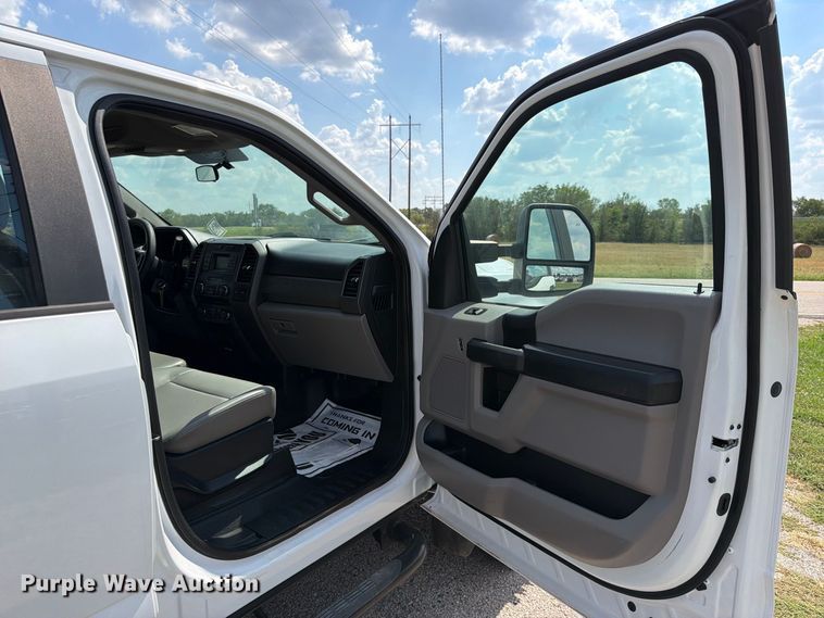 image for item EX2604 2017 Ford F550 Super Duty Crew Cab flatbed truck