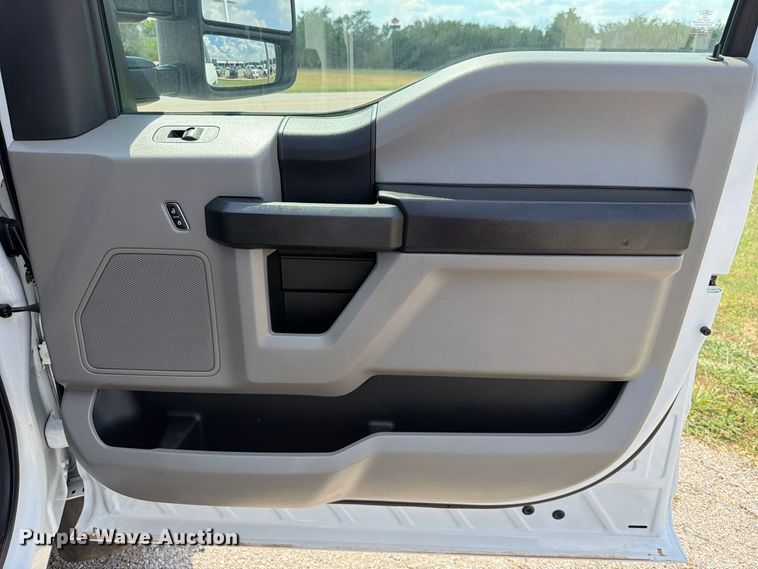 image for item EX2604 2017 Ford F550 Super Duty Crew Cab flatbed truck