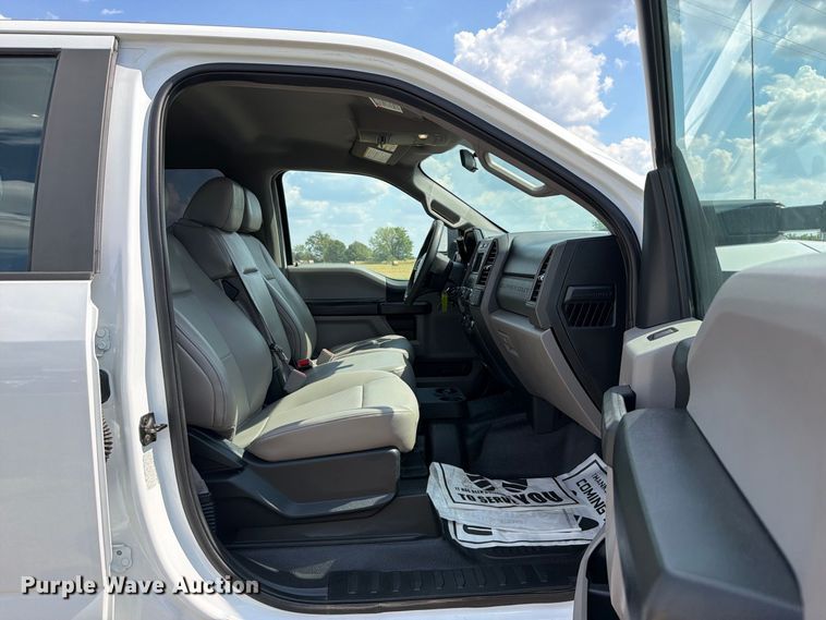 image for item EX2604 2017 Ford F550 Super Duty Crew Cab flatbed truck