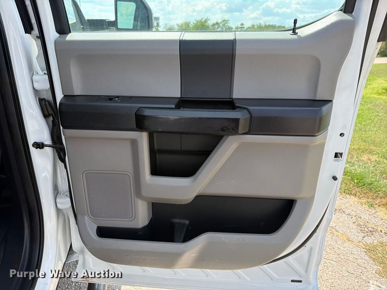 image for item EX2604 2017 Ford F550 Super Duty Crew Cab flatbed truck