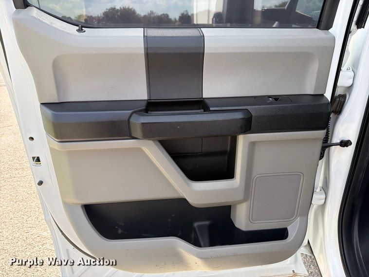 image for item EX2604 2017 Ford F550 Super Duty Crew Cab flatbed truck