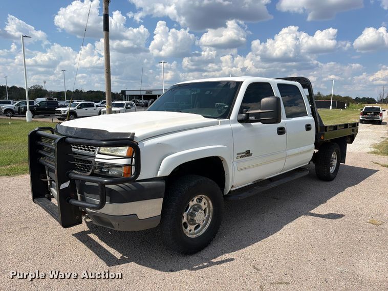 2007 Chevrolet Silverado 2500HD Crew Cab flatbed pickup truck