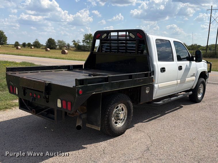 image for item EX2605 2007 Chevrolet Silverado 2500HD Crew Cab flatbed pickup truck