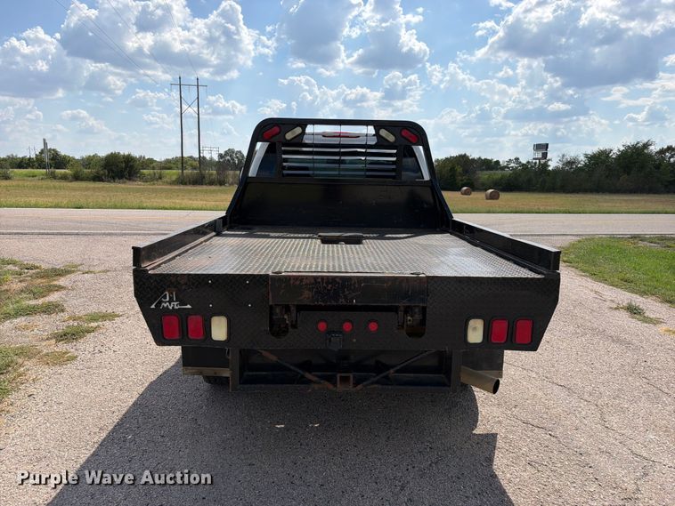 image for item EX2605 2007 Chevrolet Silverado 2500HD Crew Cab flatbed pickup truck