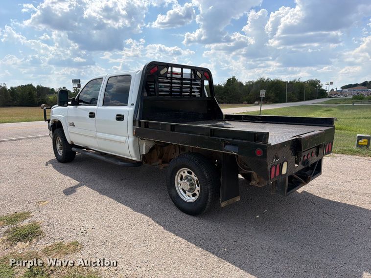 image for item EX2605 2007 Chevrolet Silverado 2500HD Crew Cab flatbed pickup truck