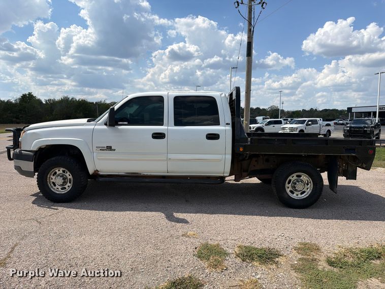 image for item EX2605 2007 Chevrolet Silverado 2500HD Crew Cab flatbed pickup truck