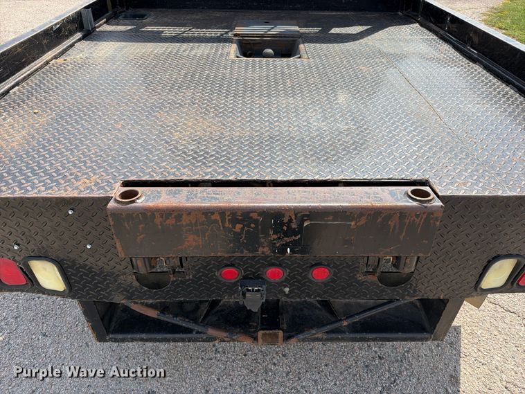 image for item EX2605 2007 Chevrolet Silverado 2500HD Crew Cab flatbed pickup truck