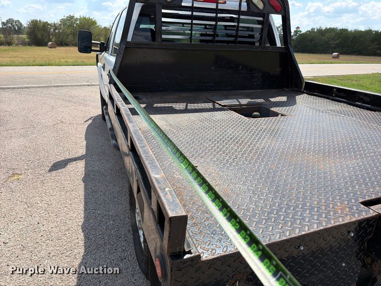 image for item EX2605 2007 Chevrolet Silverado 2500HD Crew Cab flatbed pickup truck