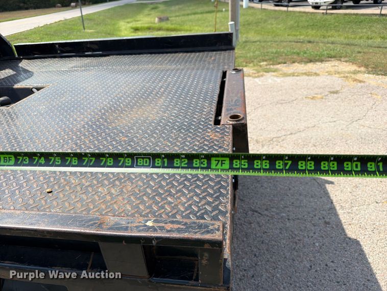 image for item EX2605 2007 Chevrolet Silverado 2500HD Crew Cab flatbed pickup truck