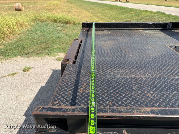 image for item EX2605 2007 Chevrolet Silverado 2500HD Crew Cab flatbed pickup truck