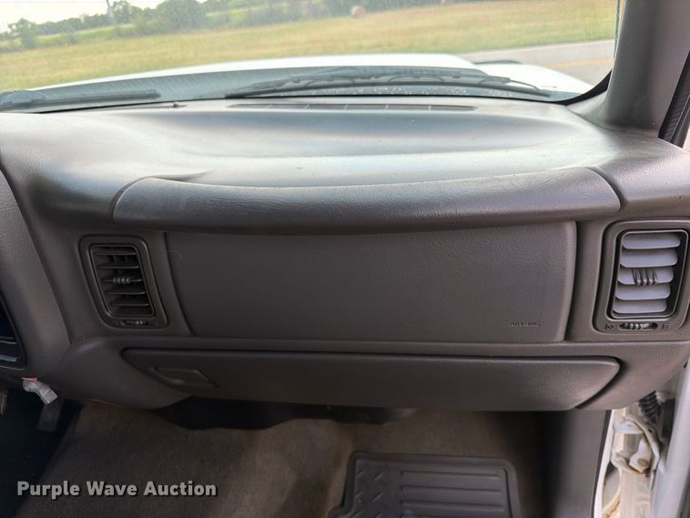 image for item EX2605 2007 Chevrolet Silverado 2500HD Crew Cab flatbed pickup truck