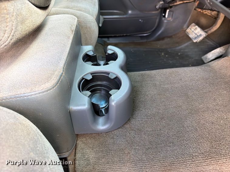 image for item EX2605 2007 Chevrolet Silverado 2500HD Crew Cab flatbed pickup truck