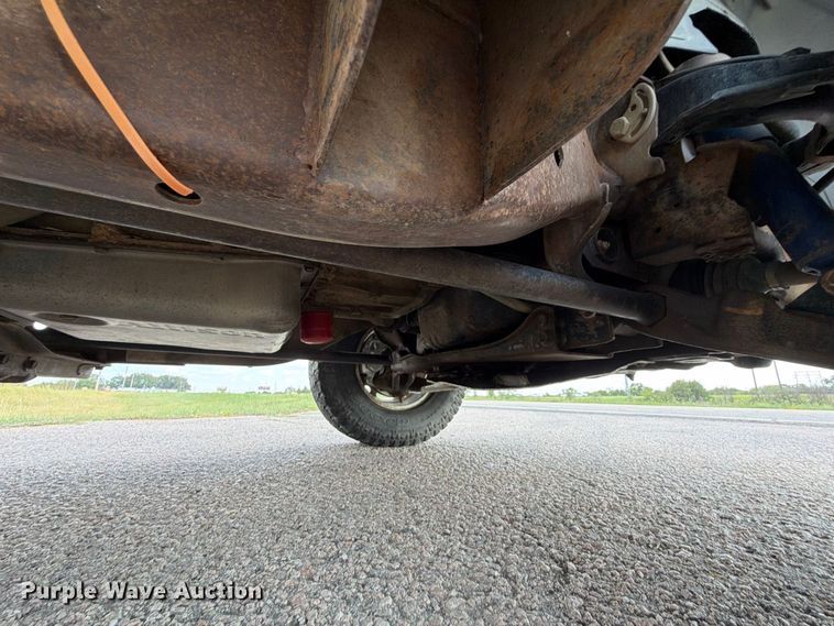 image for item EX2605 2007 Chevrolet Silverado 2500HD Crew Cab flatbed pickup truck