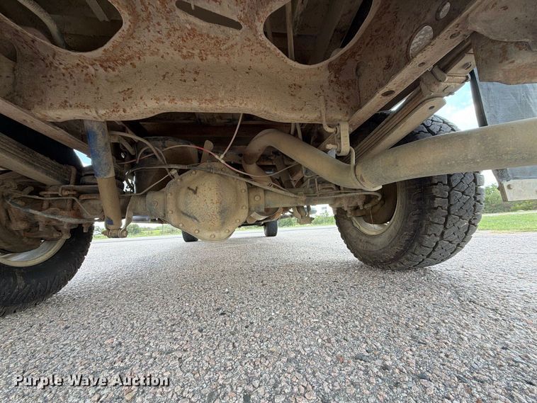 image for item EX2605 2007 Chevrolet Silverado 2500HD Crew Cab flatbed pickup truck