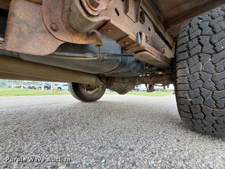 image for item EX2605 2007 Chevrolet Silverado 2500HD Crew Cab flatbed pickup truck