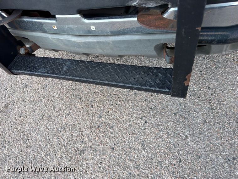 image for item EX2605 2007 Chevrolet Silverado 2500HD Crew Cab flatbed pickup truck