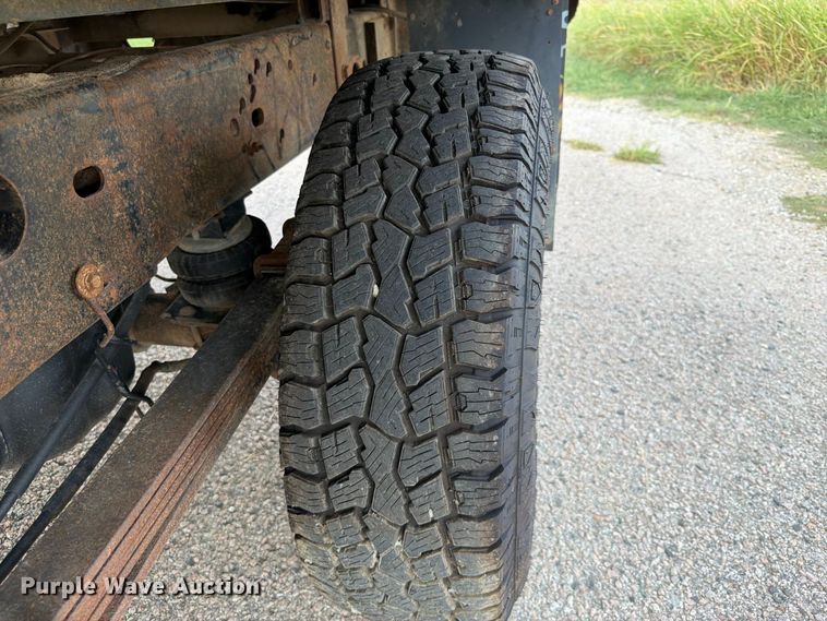 image for item EX2605 2007 Chevrolet Silverado 2500HD Crew Cab flatbed pickup truck
