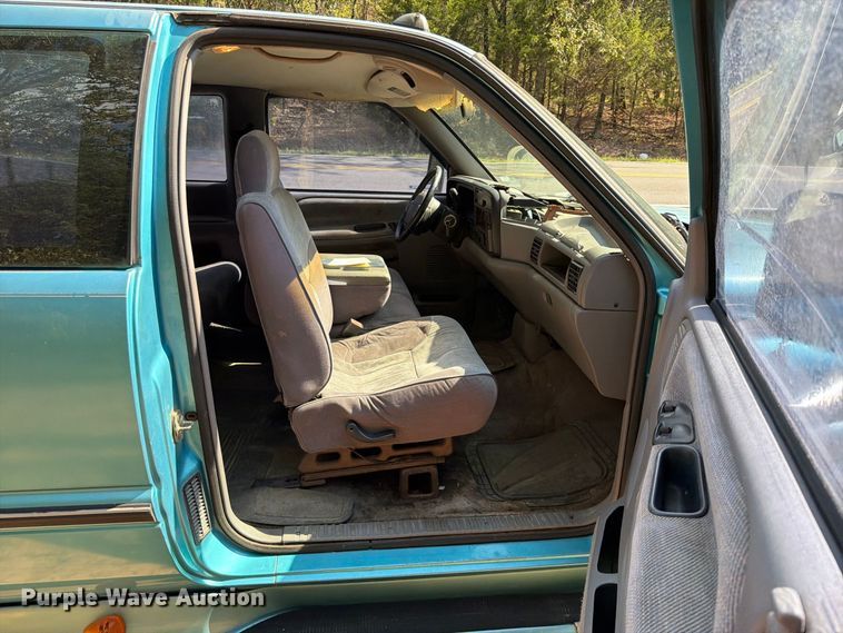 image for item EX2606 1996 Dodge Ram 2500 Ext. Cab pickup truck